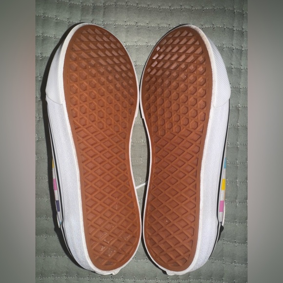 Vans Off the Wall womens Classic Checkered Rainbow Skate Shoes missy size 6 - Picture 6 of 9